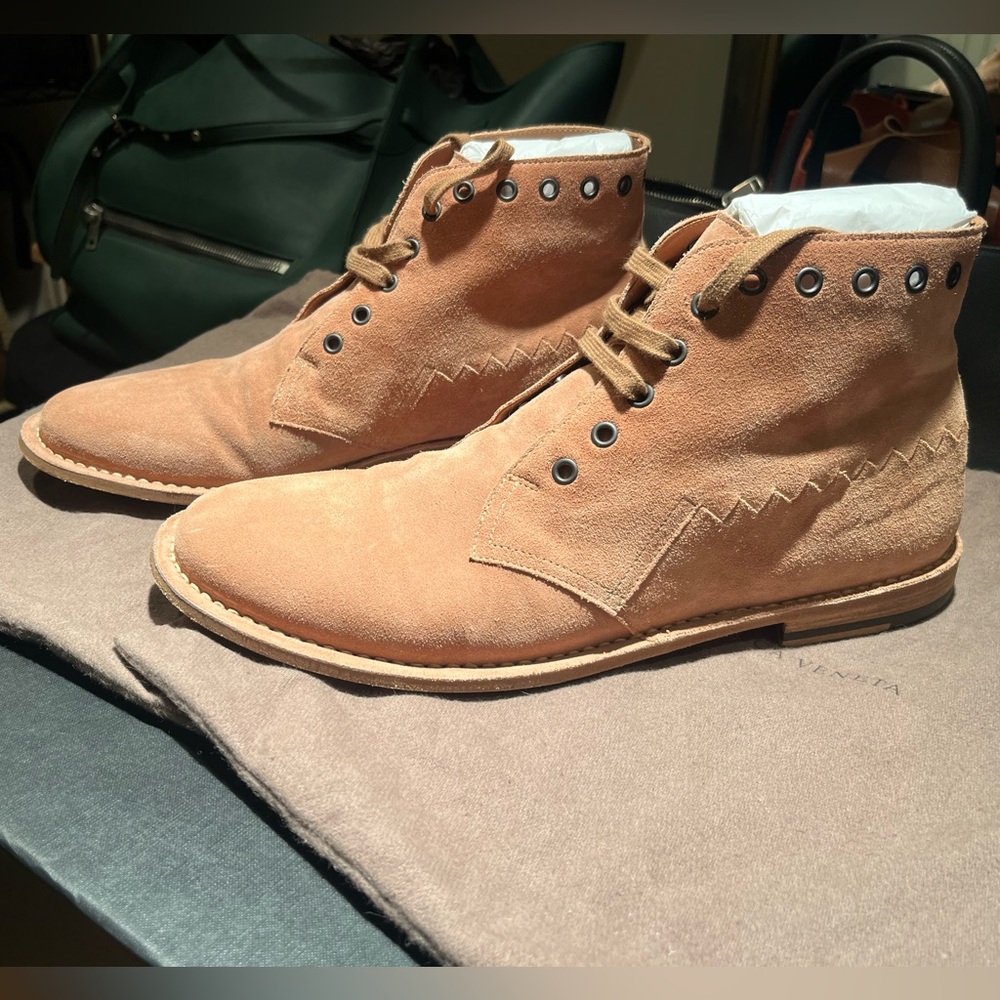 BOTTEGA VENETA Men’s Mauve Suede Chukka Boots